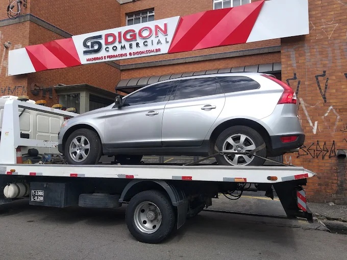 BMW sendo transportado