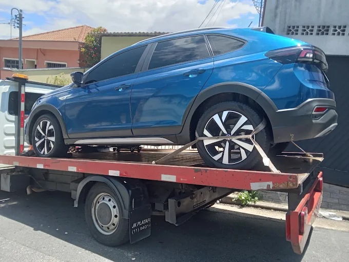 Guincho transportando veículo